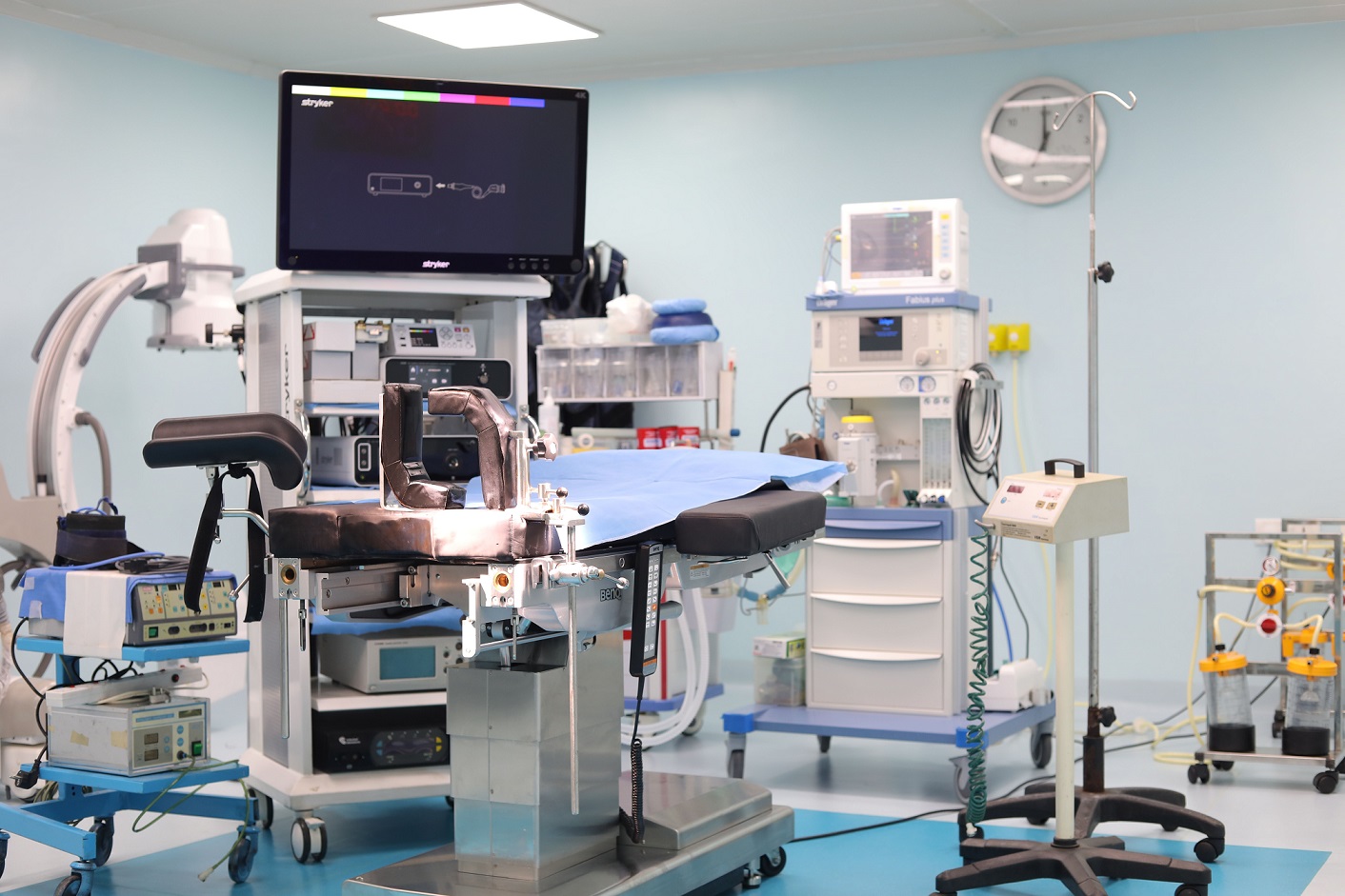 State-of-the-art operating room with advanced surgical equipment and medical technology